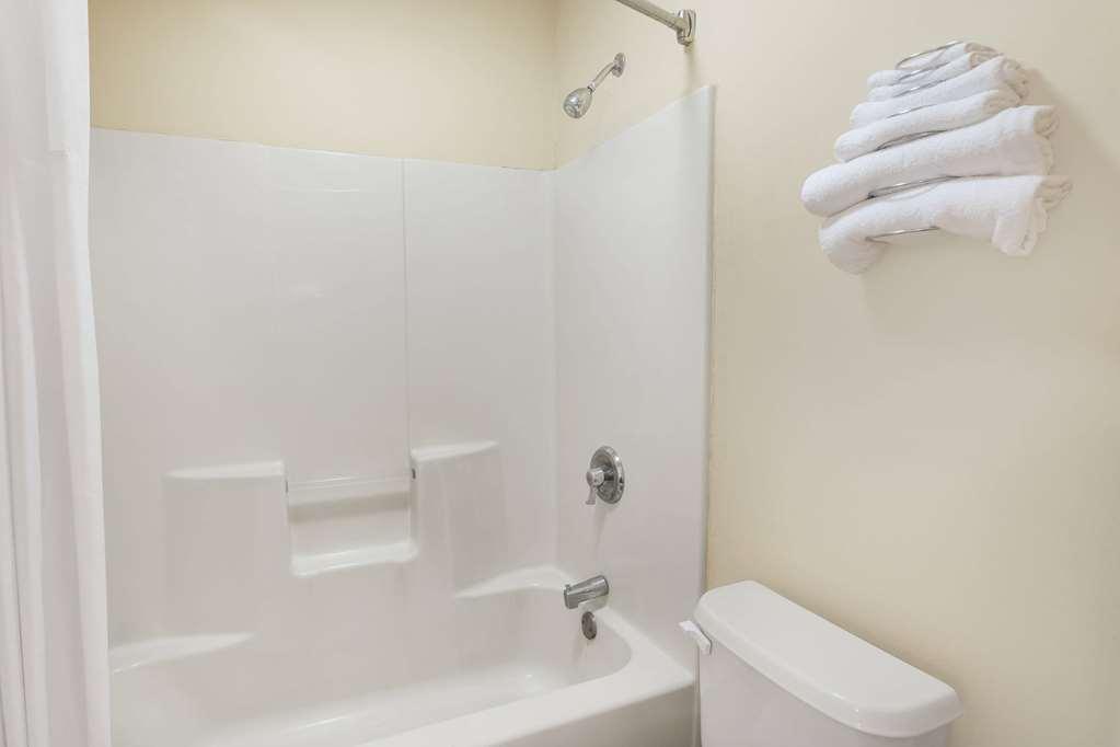 6 Macon, Ga I 475 Hotel