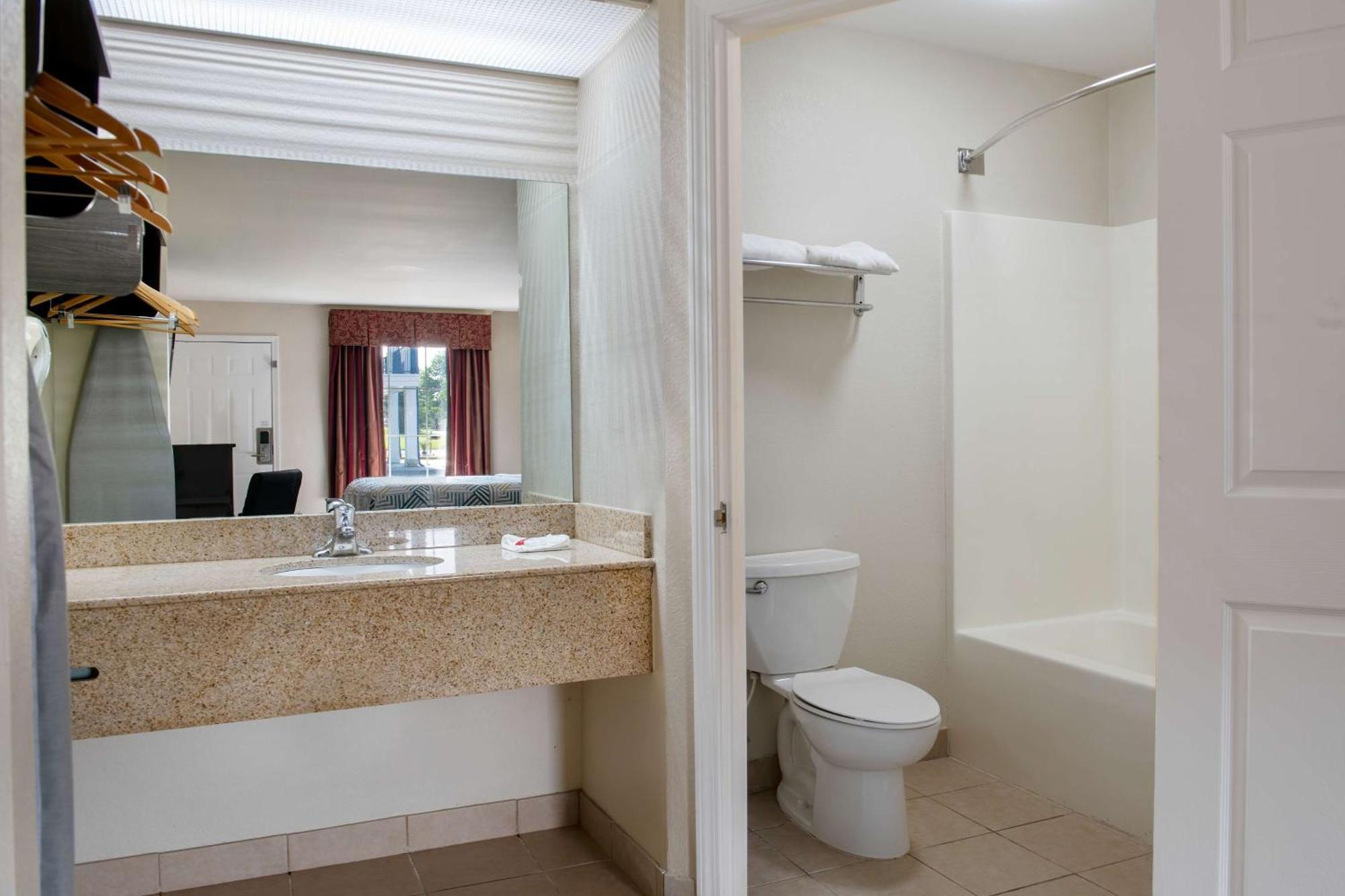 6 Macon, Ga I 475 Hotel